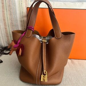 Pre loved Picotin 22. With box, lock, key and receipt